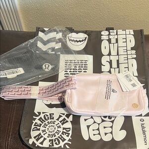 Lululemon everywhere belt bag L monogram metallic BLLP/GOLD